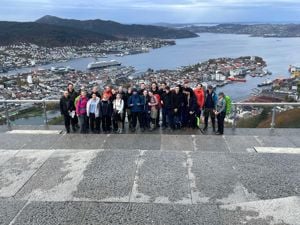 Elevar frå tyskland og Bergen katedralskole på Fløyen